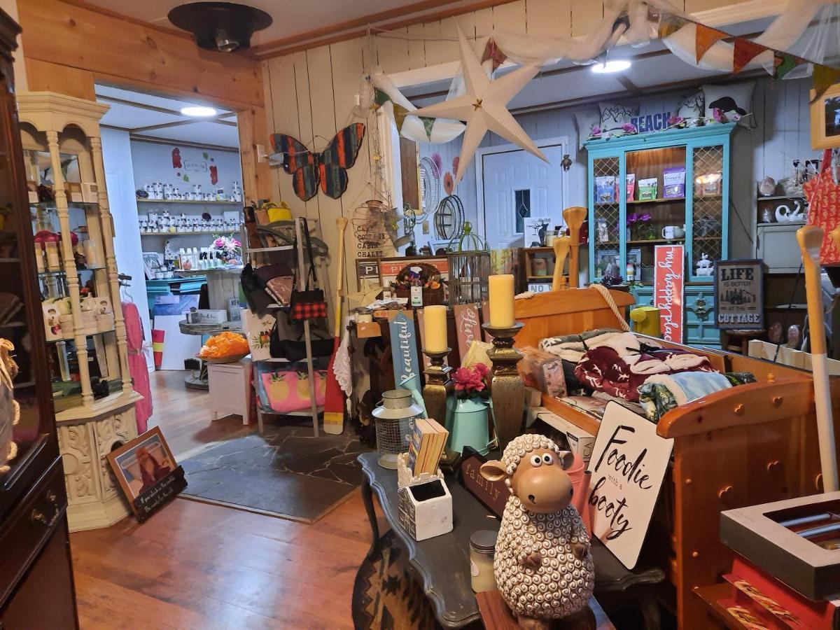 Lakefront Hideaway Resort Kawartha Lakes Extérieur photo