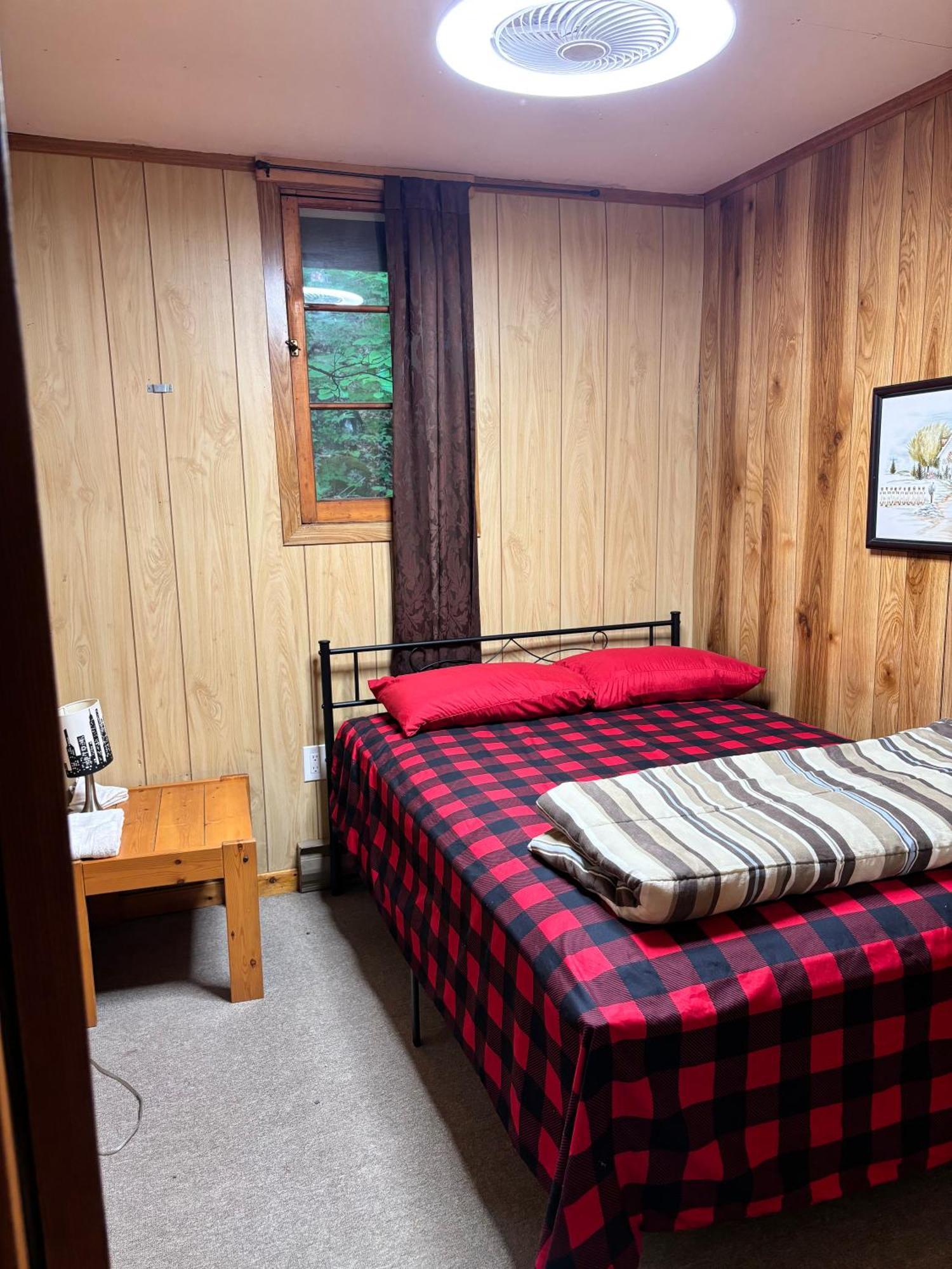 Lakefront Hideaway Resort Kawartha Lakes Chambre photo