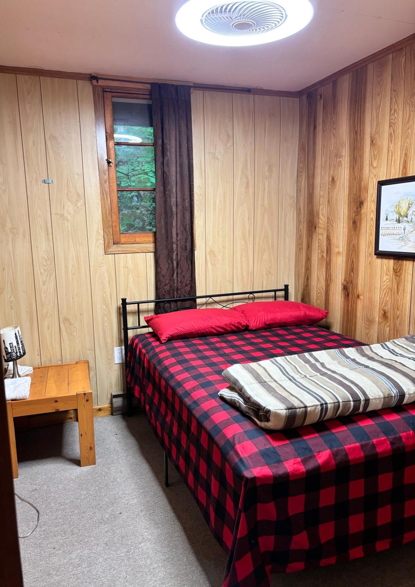 Lakefront Hideaway Resort Kawartha Lakes Chambre photo