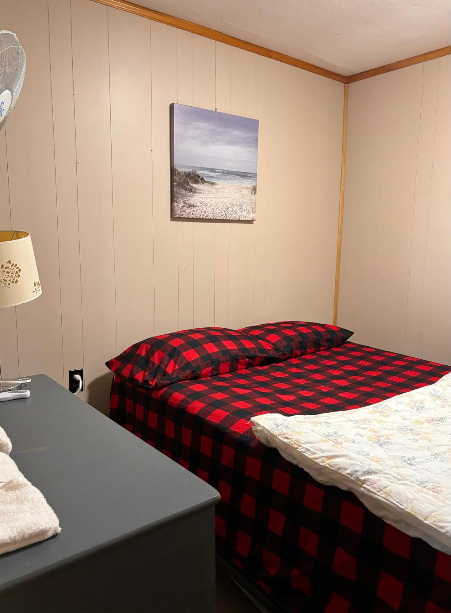 Lakefront Hideaway Resort Kawartha Lakes Extérieur photo