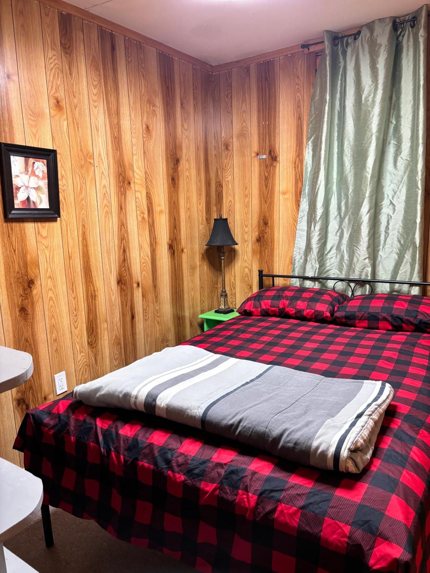 Lakefront Hideaway Resort Kawartha Lakes Extérieur photo