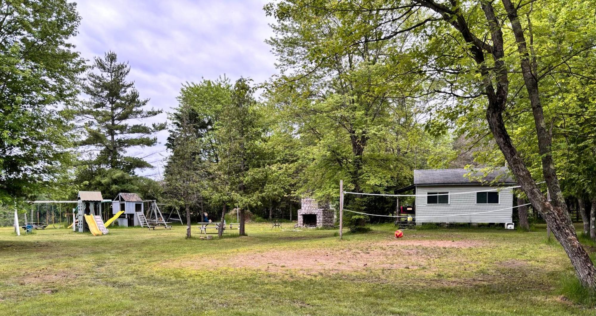Lakefront Hideaway Resort Kawartha Lakes Extérieur photo
