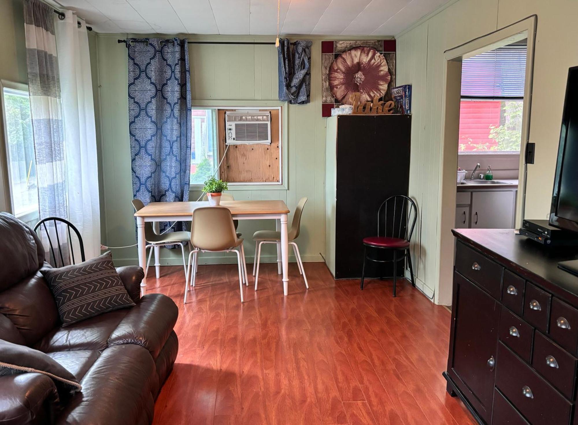 Lakefront Hideaway Resort Kawartha Lakes Chambre photo